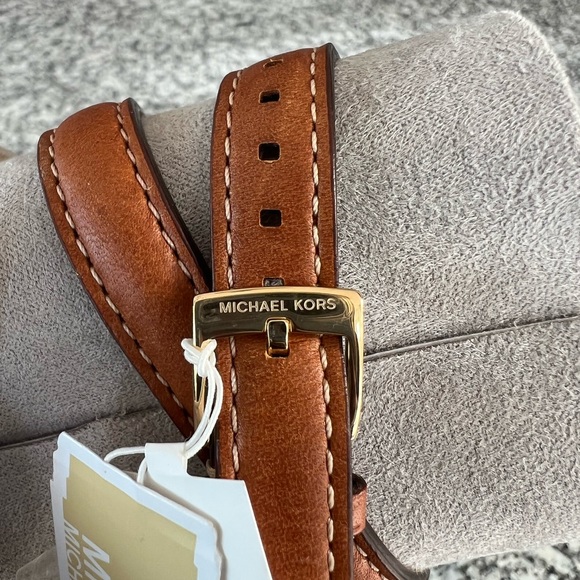 NWT Auth Michael Kors Large gold face with leather band (no longer available) - Picture 4 of 4
